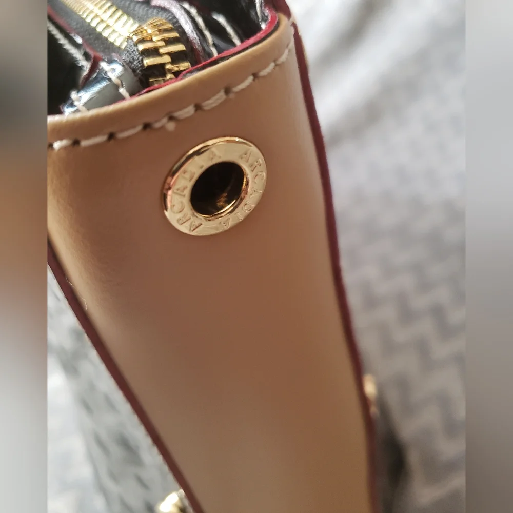 Arcadia Leather Handbag - Picture 5 of 10